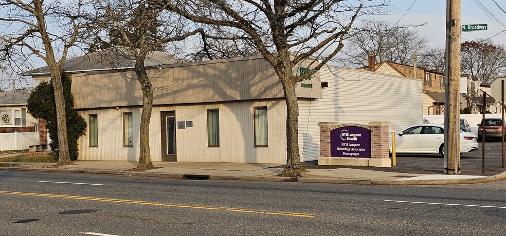 880 N Broadway, Massapequa, NY for sale - Building Photo - Image 1 of 1