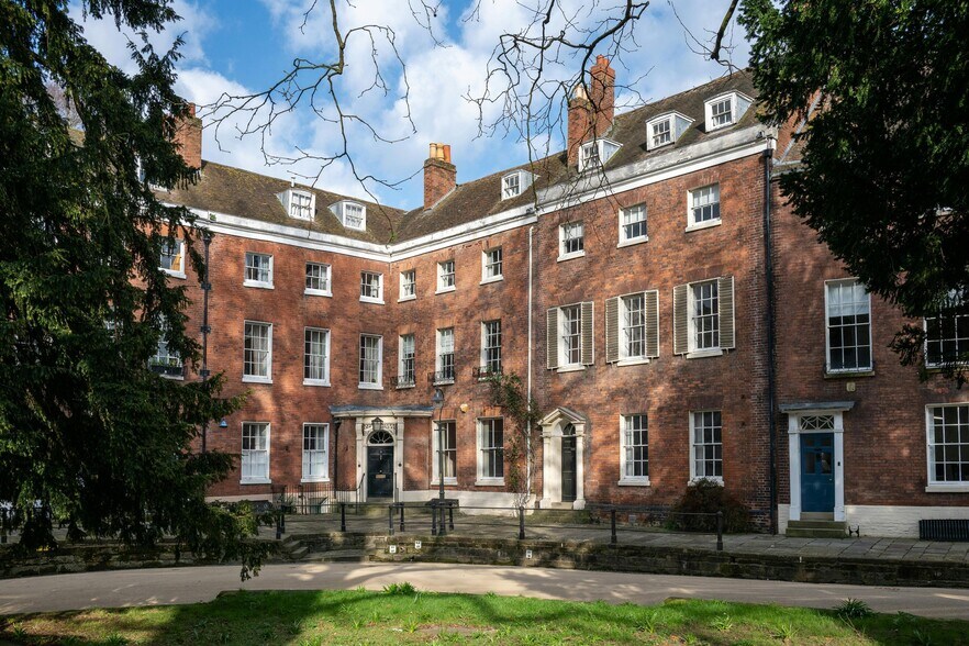 4-5 College Yard, Worcester à vendre - Photo du bâtiment - Image 1 de 11