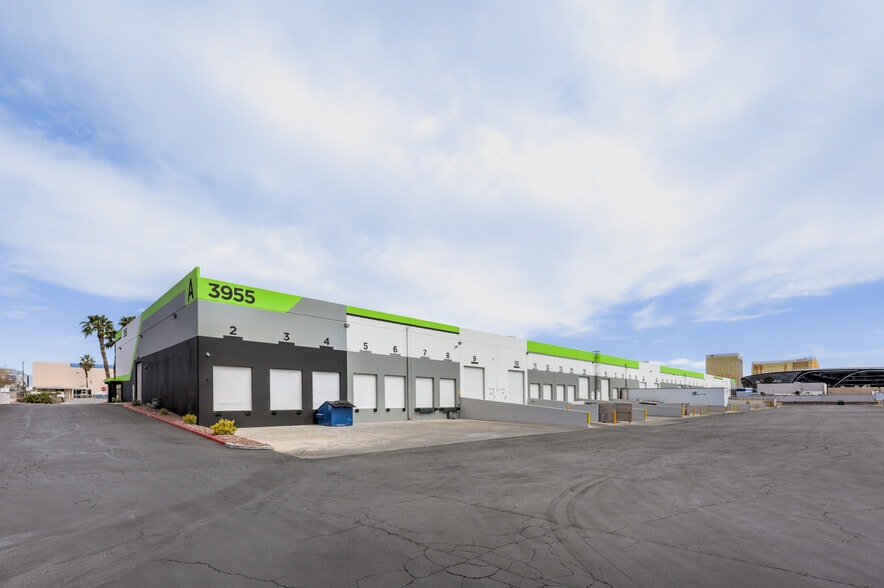 3955 W Mesa Vista Ave, Las Vegas, NV for lease - Building Photo - Image 2 of 9
