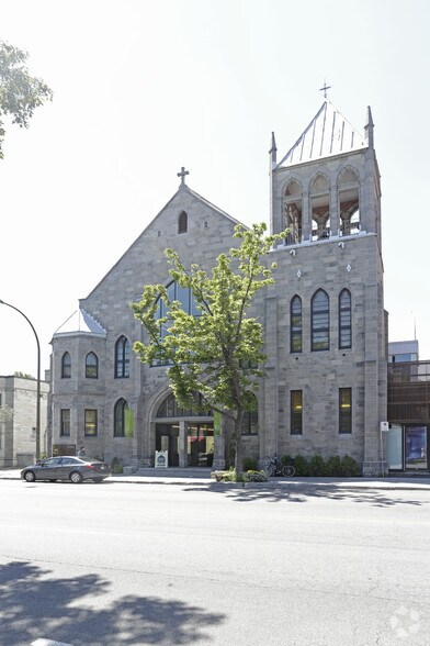 3988 Saint-Denis, Montréal, QC à vendre - Photo du bâtiment - Image 2 de 2