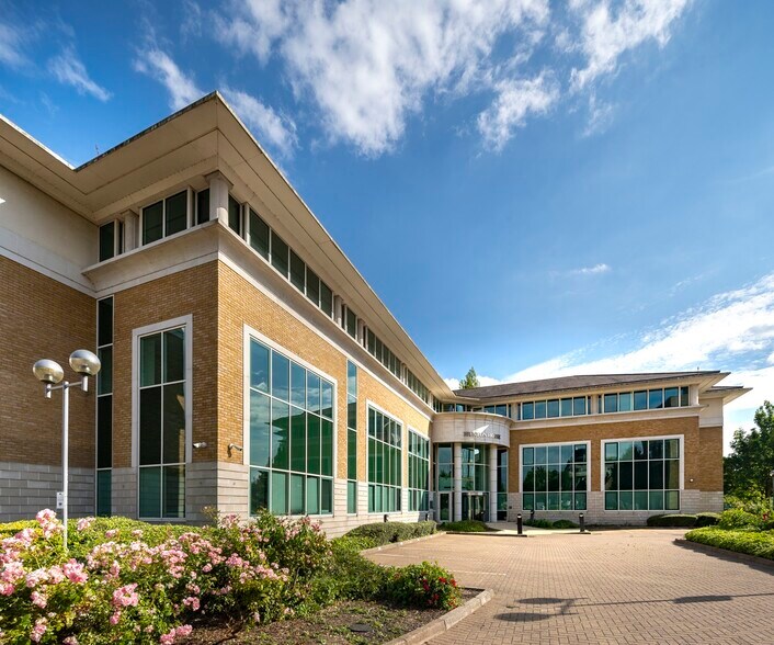 Oxford Rd, Uxbridge à louer - Photo du bâtiment - Image 2 de 8