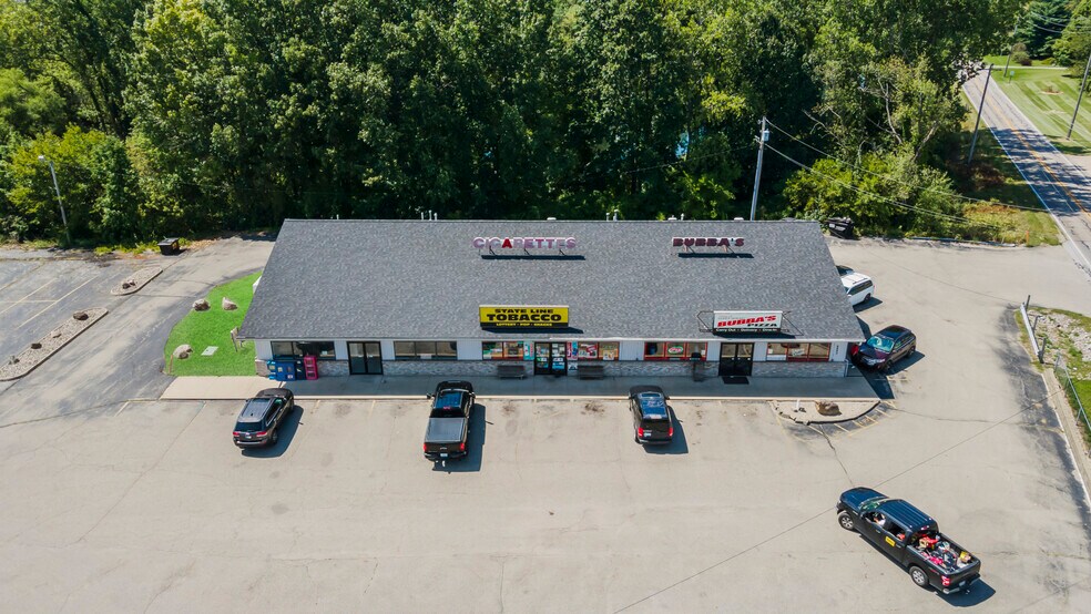 6843 N Old 27, Fremont, IN à vendre - Photo du bâtiment - Image 2 de 44
