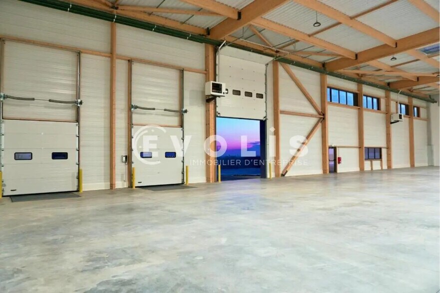 Avenue Du Noyer À La Malice, Louvres à louer - Photo du bâtiment - Image 3 de 3