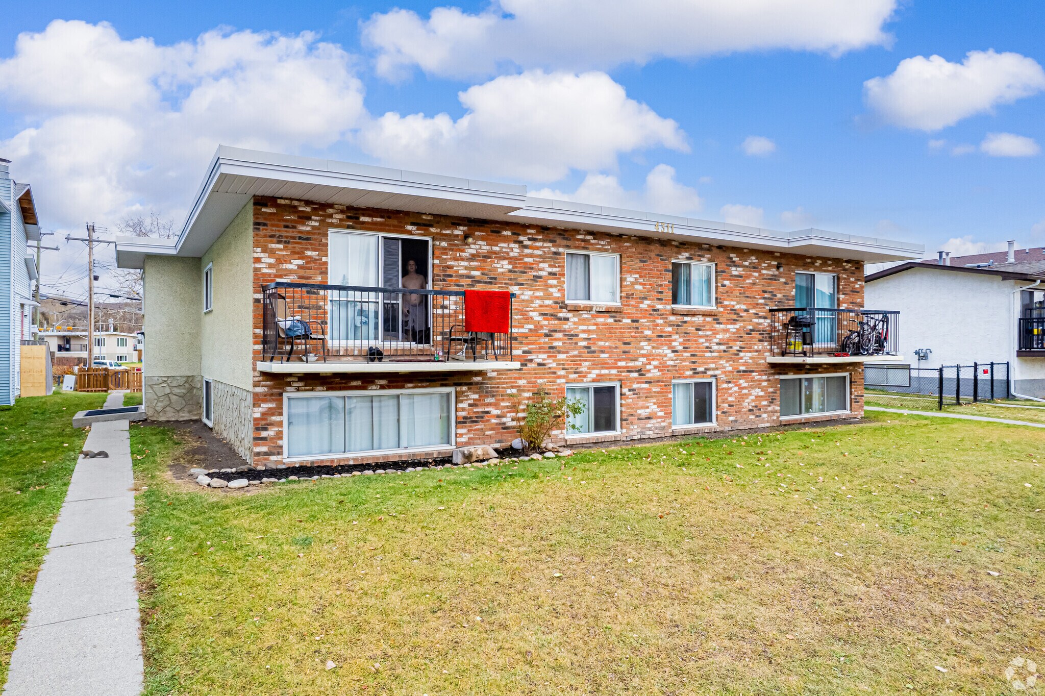 4311 75 St NW, Calgary, AB for sale Primary Photo- Image 1 of 1