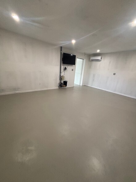 6741-6757 SW 8th St, Miami, FL for lease - Building Photo - Image 3 of 7