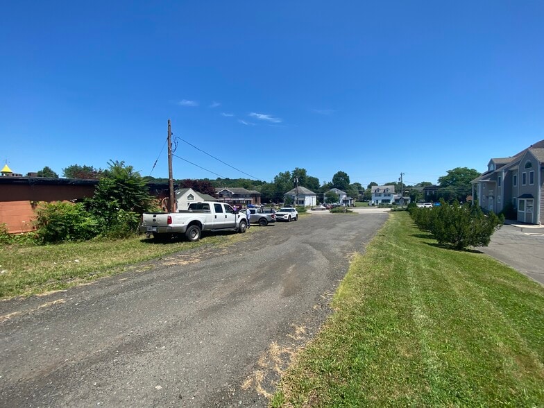 2245 Silas Deane Hwy, Rocky Hill, CT for sale - Building Photo - Image 2 of 6