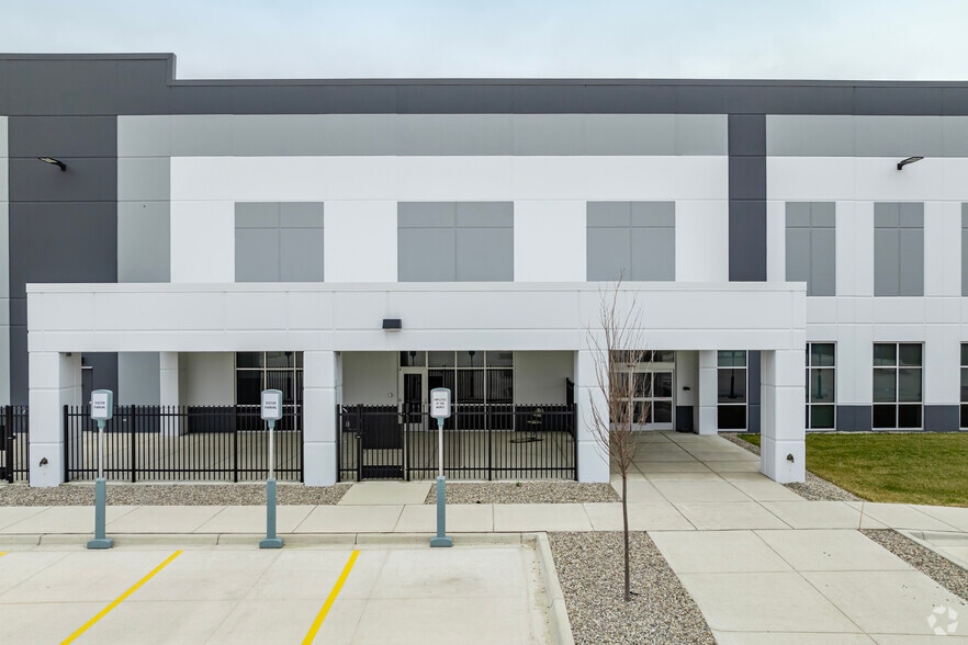 17991 Wahrman Rd, New Boston, MI à louer - Photo du bâtiment - Image 3 de 7