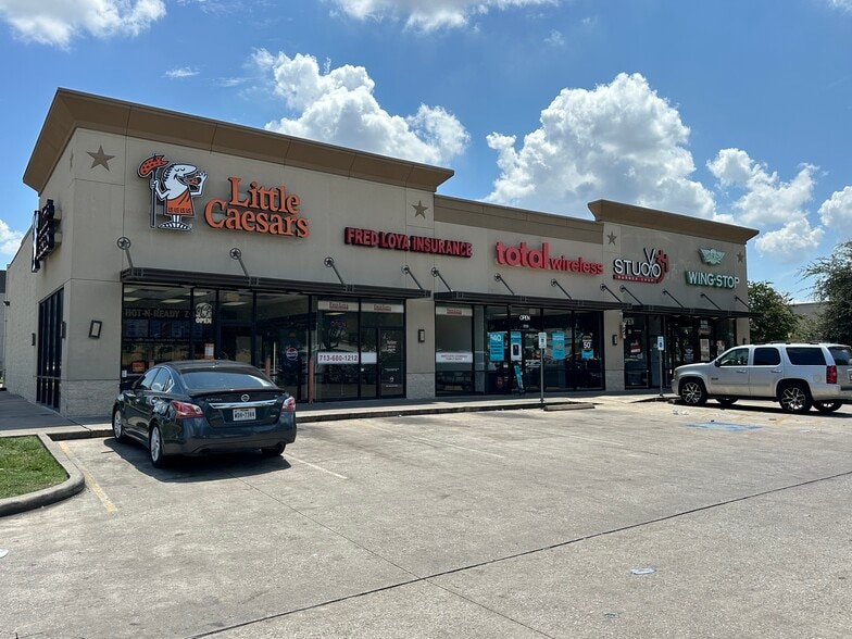 5185-5221 W 34th St, Houston, TX for lease - Building Photo - Image 3 of 5