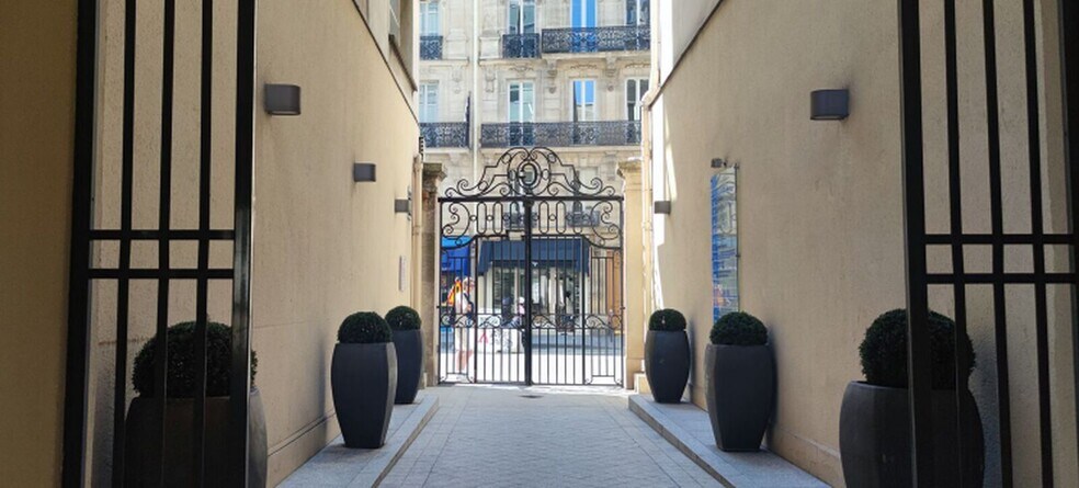 76-78 Rue Saint-Lazare, Paris à vendre - Photo du bâtiment - Image 1 de 20