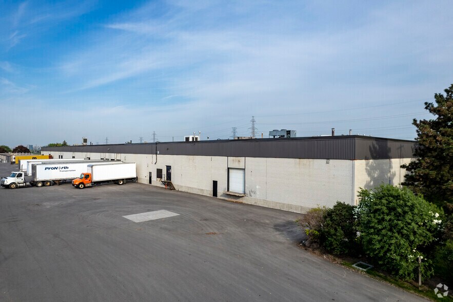 315-345 Flint Rd, Toronto, ON à louer - Photo du bâtiment - Image 2 de 4
