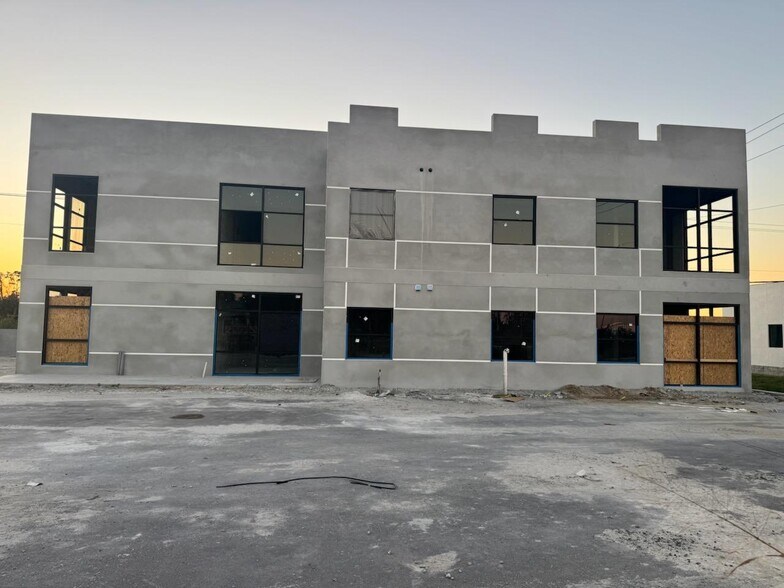 14230 Metropolis Ave, Fort Myers, FL à louer - Photo du bâtiment - Image 2 de 3
