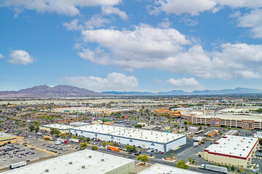 2191 Mendenhall Dr, North Las Vegas, NV à louer - Photo du bâtiment - Image 3 de 4