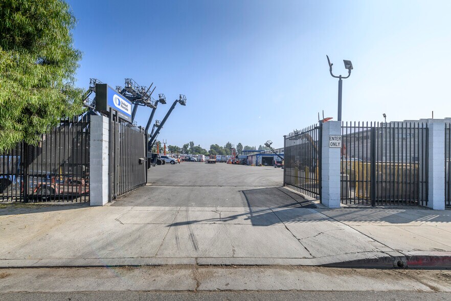 10232-10234 Glenoaks Blvd, Pacoima, CA à vendre - Photo du bâtiment - Image 3 de 48