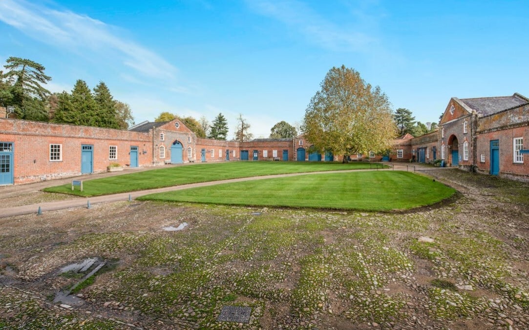 Claydon Courtyard Yard, Buckingham for lease Primary Photo- Image 1 of 5