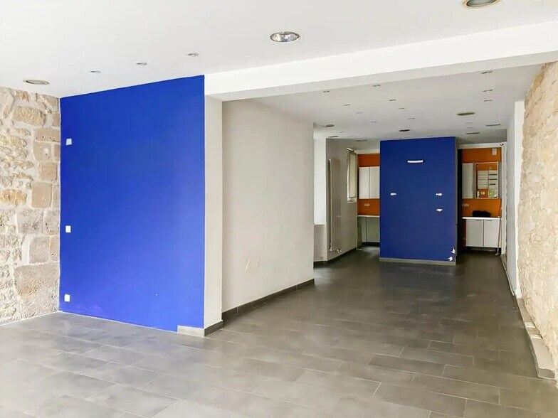 Retail in Paris for lease - Building Photo - Image 2 of 6