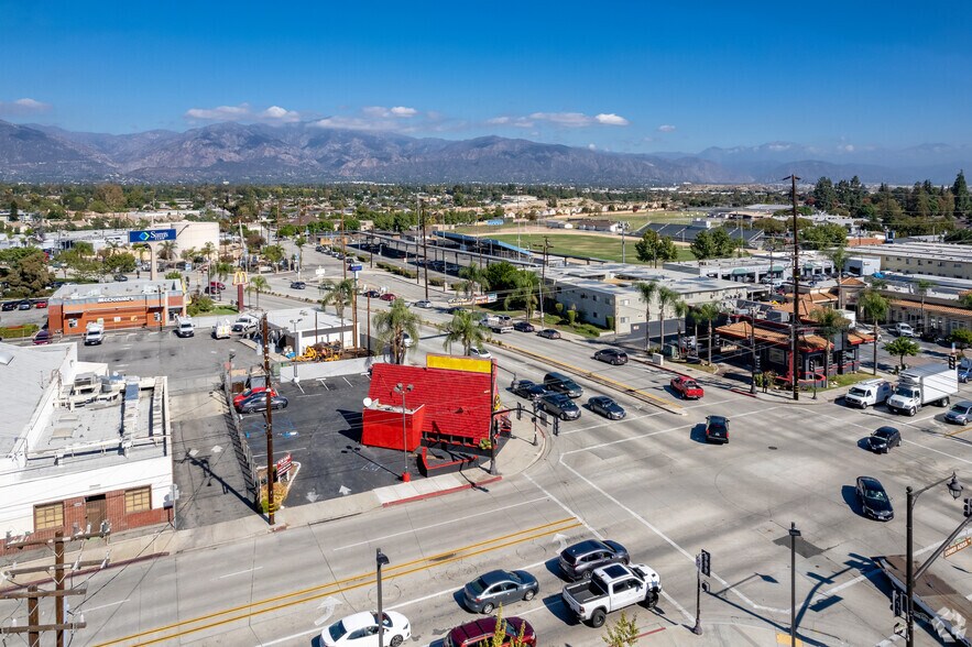 10991 Lower Azusa Rd, El Monte, CA à vendre - Photo du bâtiment - Image 2 de 7