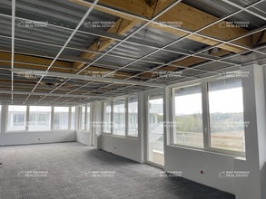 Office in Ventabren for lease Interior Photo- Image 2 of 6