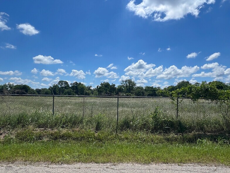 Lot #1 1st Street, Crockett, TX à vendre - Photo du bâtiment - Image 3 de 7