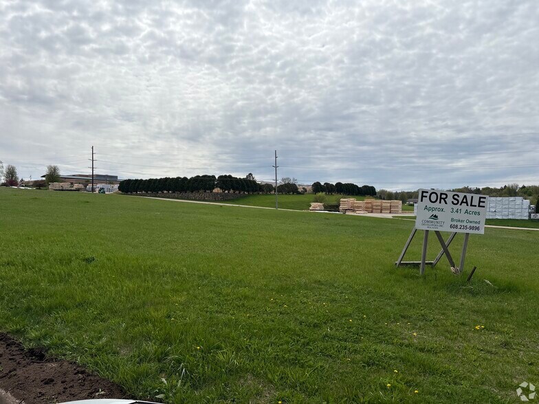 Perimeter Road and Cox Drive, Mount Horeb, WI à vendre - Photo du bâtiment - Image 1 de 1