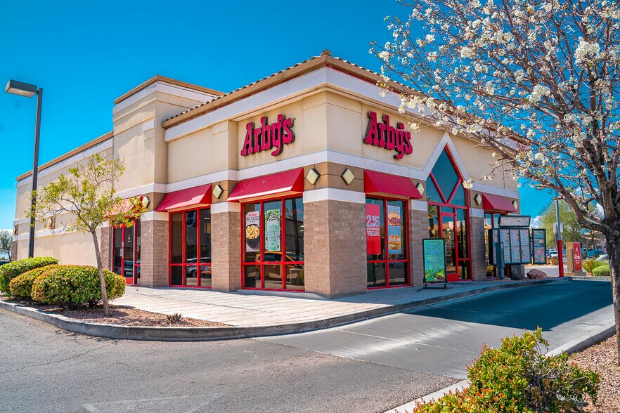 1465 W Craig Rd, North Las Vegas, NV à louer - Photo du bâtiment - Image 3 de 7