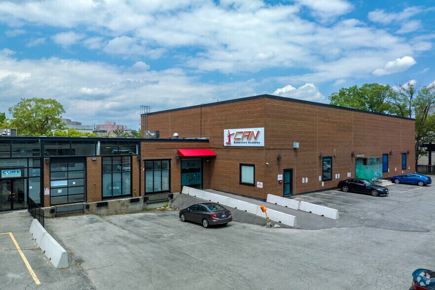 25 Lesmill Rd, Toronto, ON à louer - Photo du bâtiment - Image 2 de 5