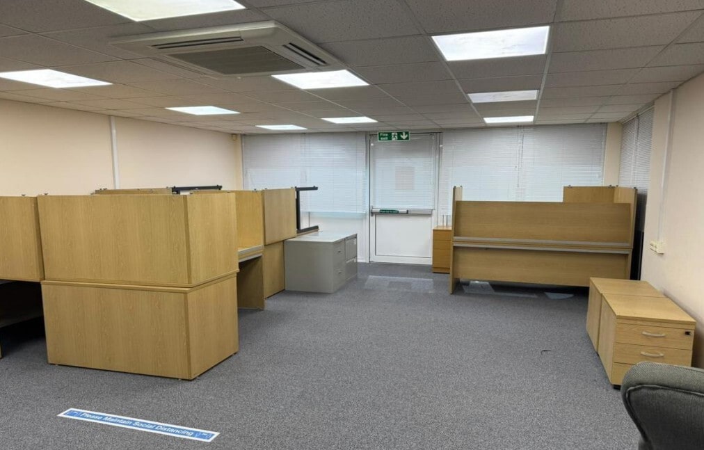 65a Wingletye Ln, Hornchurch for lease Interior Photo- Image 1 of 2