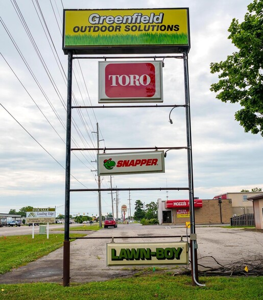 2225 W Main St & 2239 W Main St portefeuille de 2 propriétés à vendre sur LoopNet.ca - Photo du bâtiment - Image 3 de 37