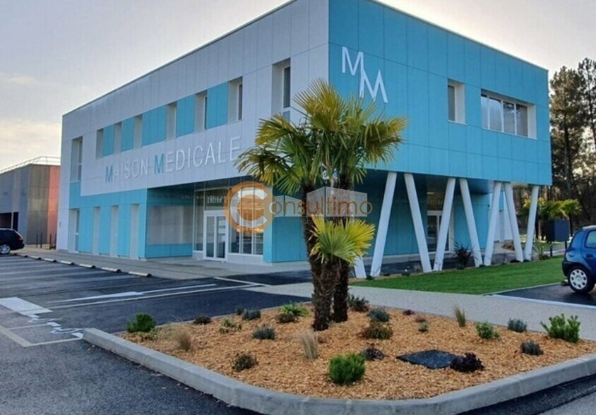 Flex in Le Pian-Médoc for sale - Building Photo - Image 1 of 3