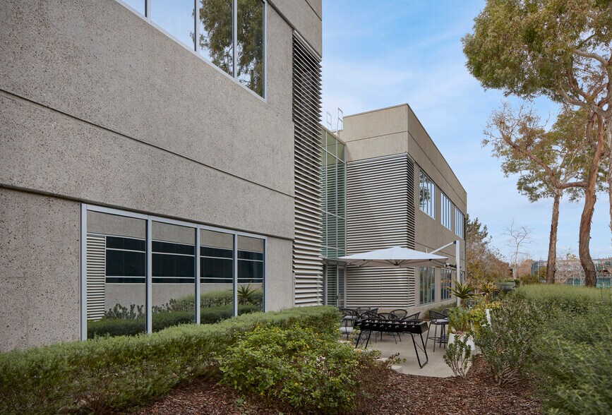 3525 John Hopkins Ct, San Diego, CA à louer - Photo du bâtiment - Image 2 de 19
