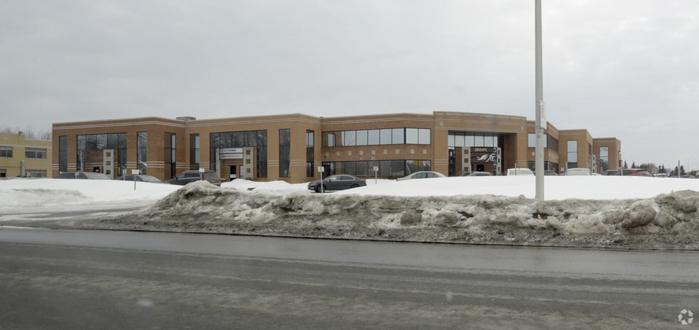 1060 Boul Michèle-Bohec, Blainville, QC for lease - Building Photo - Image 3 of 5
