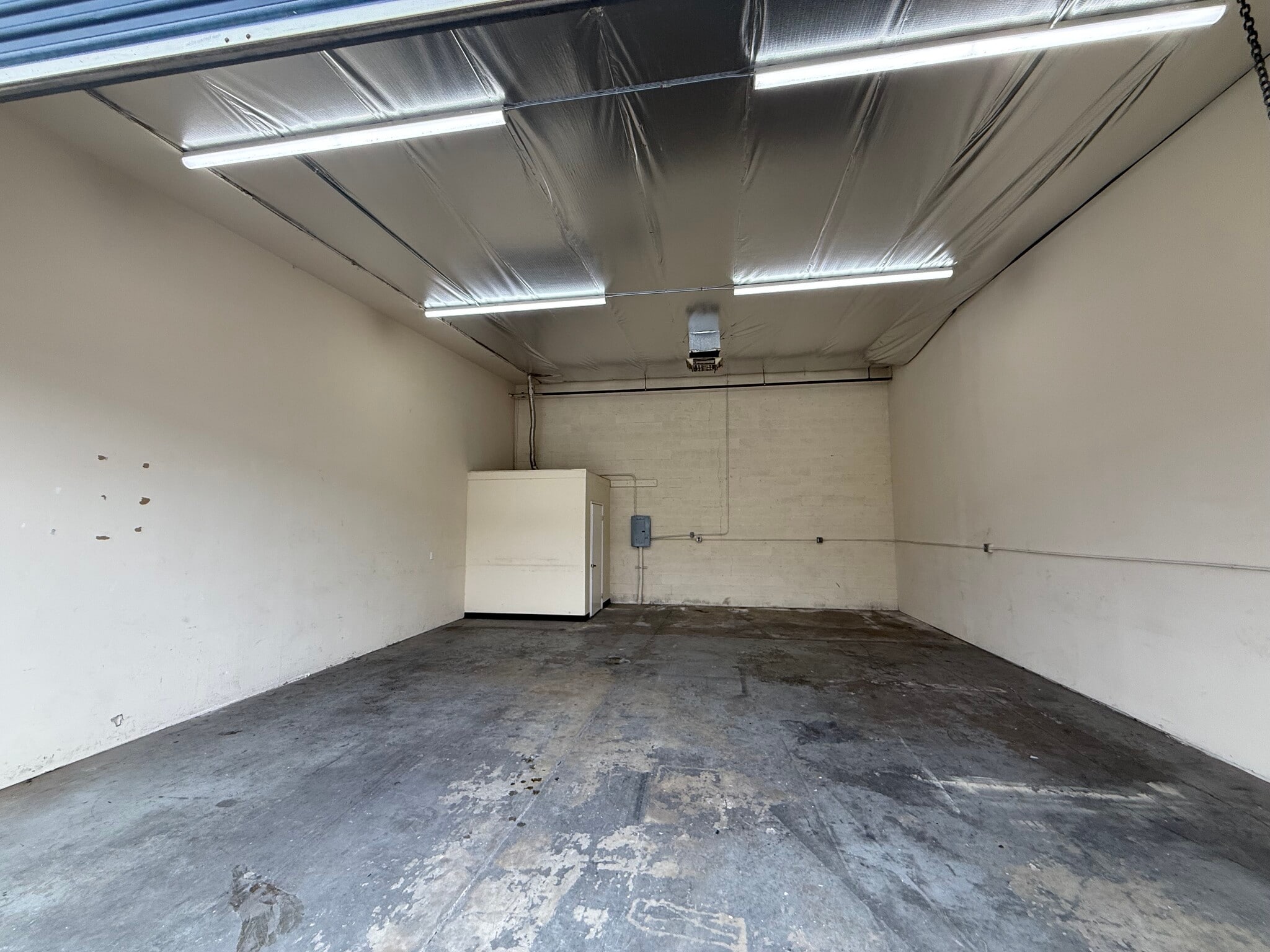 801 Brundage Ln, Bakersfield, CA à louer Photo intérieure- Image 1 de 2