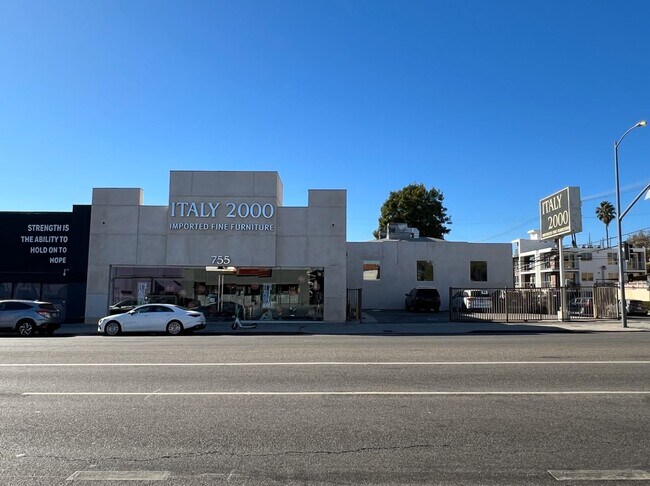 Plus de détails pour 757 N La Brea Ave, Los Angeles, CA - Commerce de détail à louer