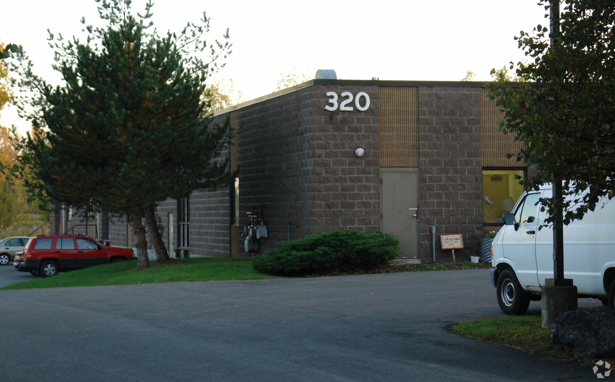 320 Gateway Park Dr, North Syracuse, NY for sale Primary Photo- Image 1 of 5