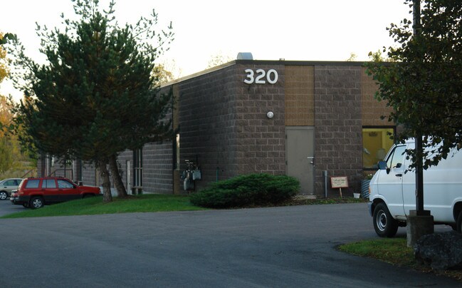 More details for 320 Gateway Park Dr, North Syracuse, NY - Flex for Sale