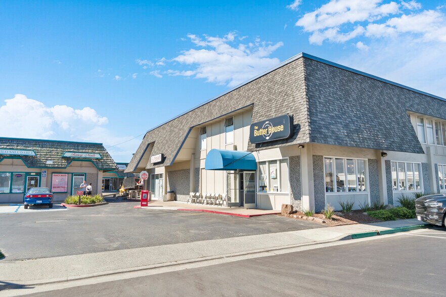 1760 Fremont Blvd, Seaside, CA à louer - Photo du bâtiment - Image 2 de 15