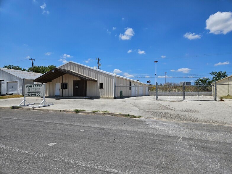 4903 NW Industrial Dr, San Antonio, TX à louer - Photo du bâtiment - Image 1 de 9