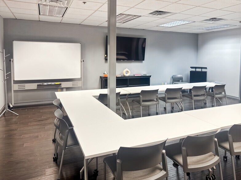 1350 N Loop 1604 E, San Antonio, TX à louer - Photo intérieure - Image 2 de 27