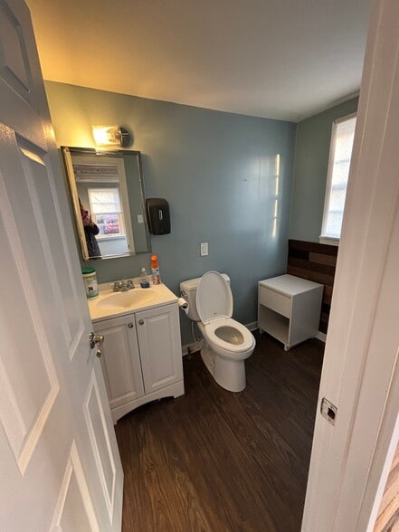 60-70 E Oak St, Zionsville, IN for lease - Building Photo - Image 3 of 15