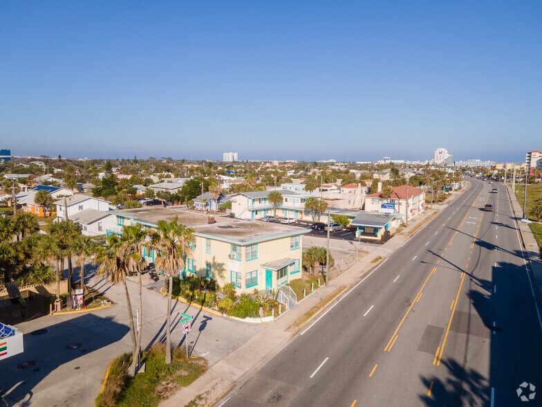 922 S Atlantic Ave, Daytona Beach, FL à vendre - Photo du bâtiment - Image 3 de 5