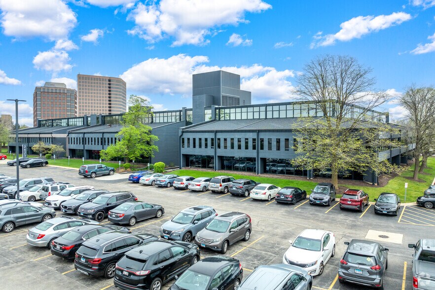 2625 Butterfield Rd, Oak Brook, IL à louer - Photo du bâtiment - Image 3 de 31