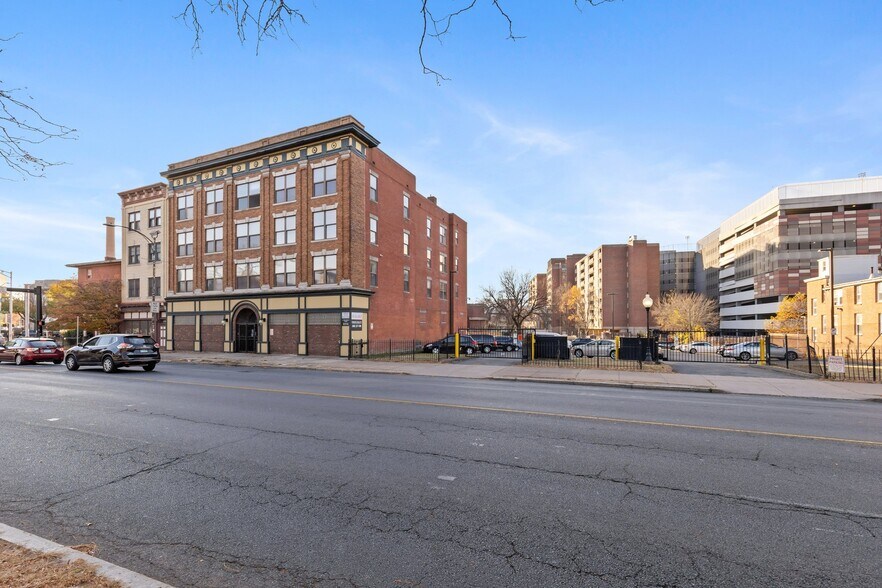 19-25 Main St, Hartford, CT à vendre - Photo du bâtiment - Image 2 de 69