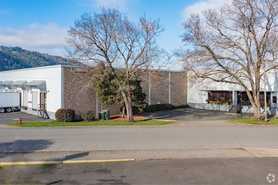 3205-3223 NW Guam St, Portland, OR for lease - Building Photo - Image 2 of 5