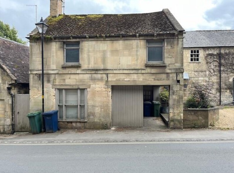 Queens Sq, Winchcombe for sale - Primary Photo - Image 1 of 1