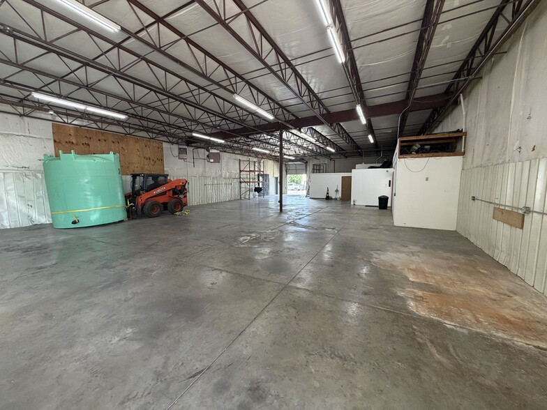 9026 Sutton Pl, Hamilton, OH for sale - Building Photo - Image 3 of 5