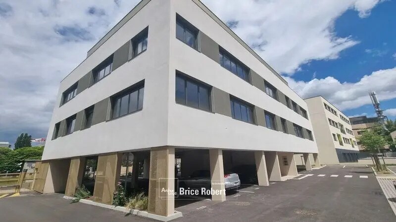 Office in Dardilly for lease Building Photo- Image 1 of 15