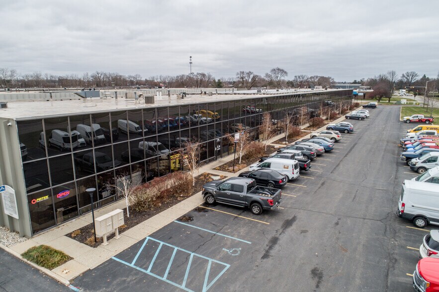 3504-3528 Roger B. Chaffee Memorial Dr SE, Grand Rapids, MI à louer - Photo du bâtiment - Image 1 de 6