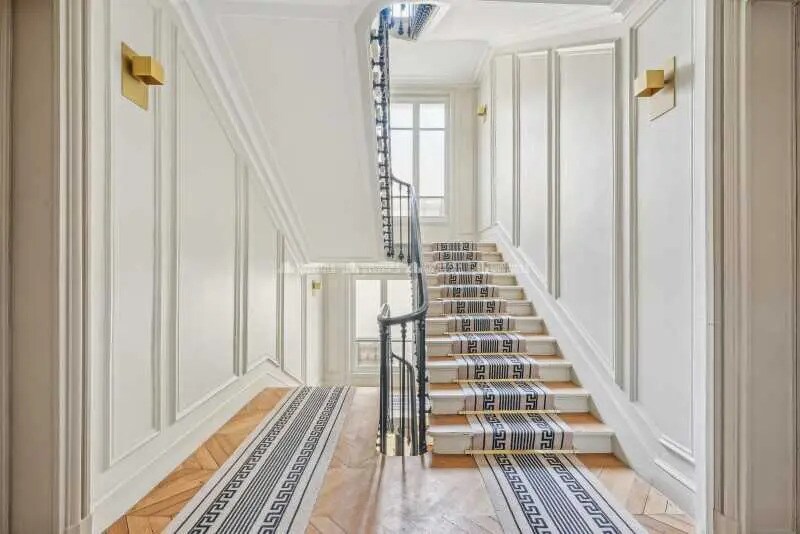 7 Square Du Roule, Paris à louer - Photo intérieure - Image 1 de 3