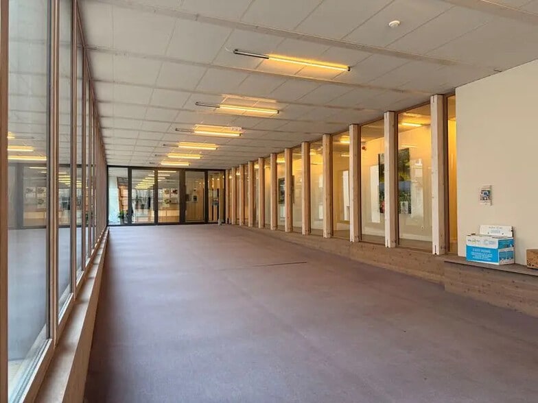 Rue Jean Calvin, Orléans for sale - Lobby - Image 2 of 14