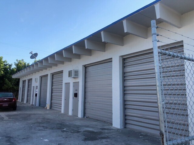 5661 Plunkett St, Hollywood, FL à louer - Photo du bâtiment - Image 2 de 5
