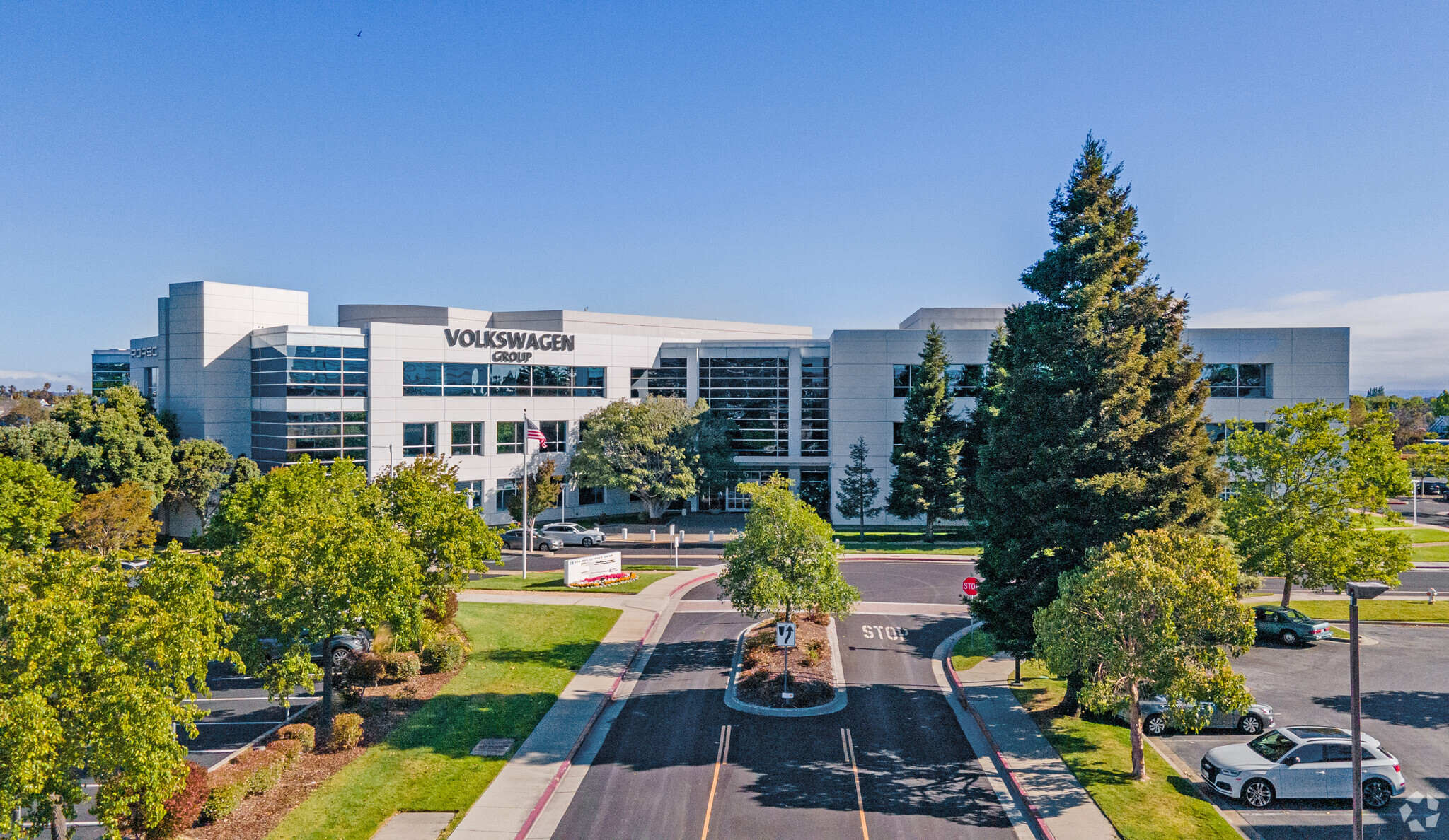 600 Clipper Dr, Belmont, CA à vendre Photo du bâtiment- Image 1 de 1